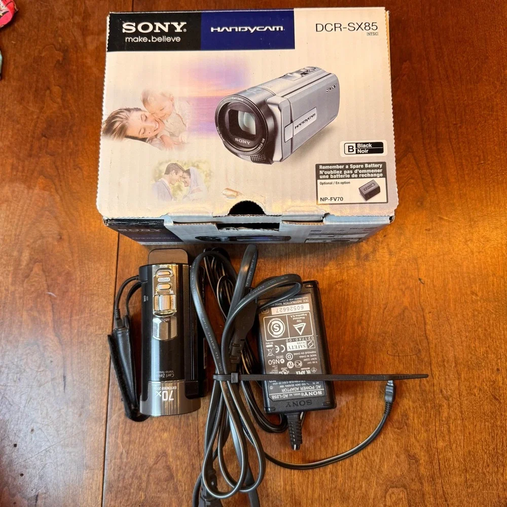 Sony Camcorder TESTED Black DCR-SX85 Handycam 70x Zoom 16GB Carl Zeiss Lens